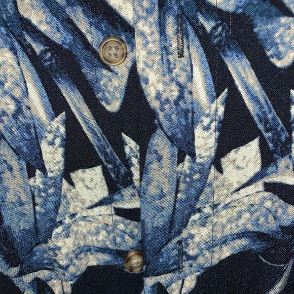 Summer 🌴 Men’s Button Down Tropical Shirt - Picture 5 of 6